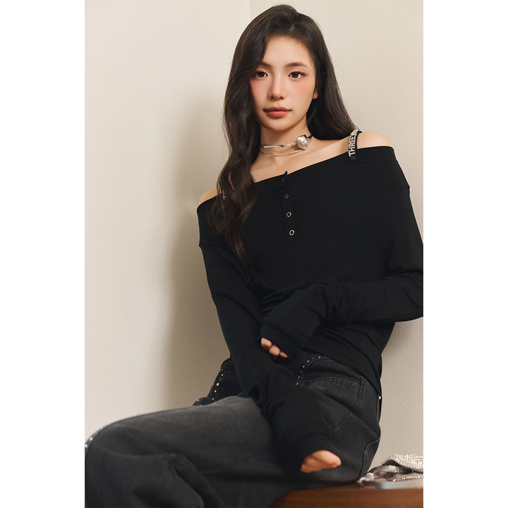 Three Quarters Logo Diamond Chain Off Shoulder Wool Top Black