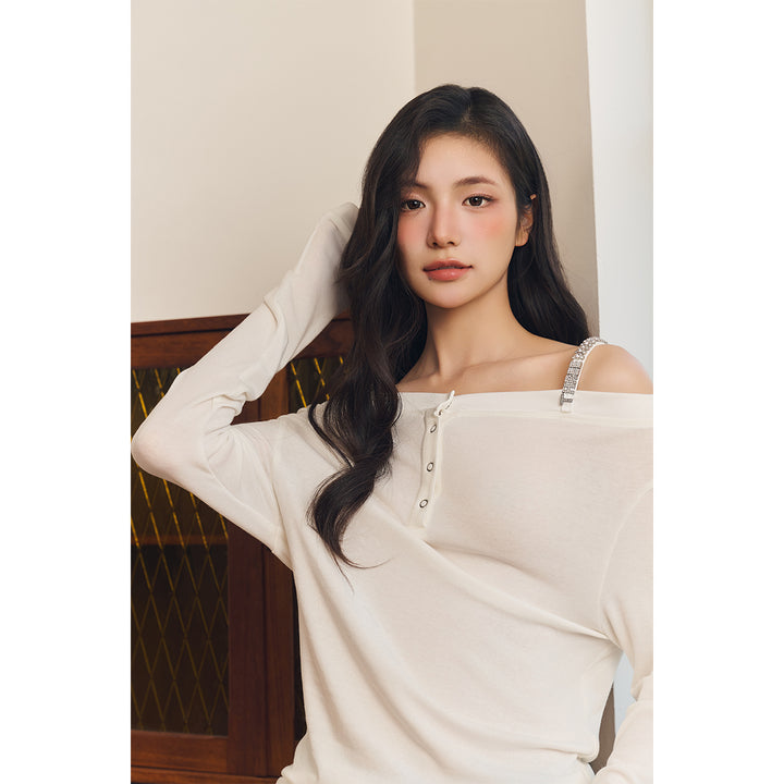 Three Quarters Logo Diamond Chain Off Shoulder Wool Top White