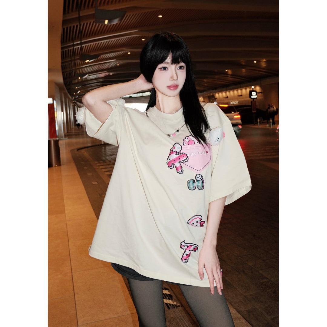 13De Marzo X Hello Kitty Plush Cake Letter T-Shirt Cream - Mores Studio